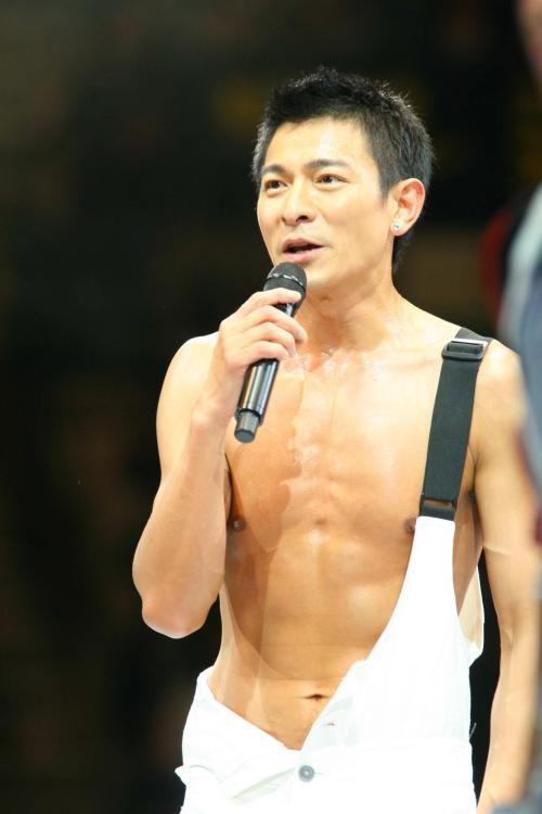 娱乐圈吃瓜刘德华,娱乐圈吃瓜界的常青树，揭秘他的瓜田传奇