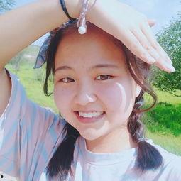 吃瓜直播间进娱乐圈,跨界娱乐圈的奇幻之旅