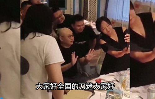 吃瓜娱乐倒水游戏视频,揭秘吃瓜娱乐中的倒水游戏趣味瞬间