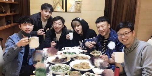 娱乐吃瓜酱深夜回家,娱乐吃瓜酱揭秘娱乐圈幕后故事